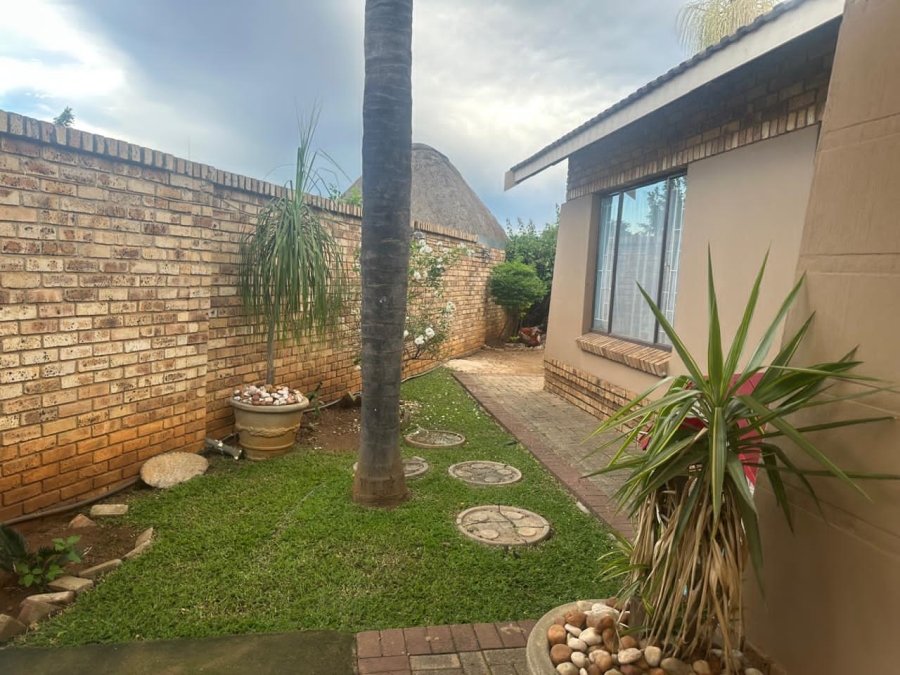 5 Bedroom Property for Sale in Waterval East North West